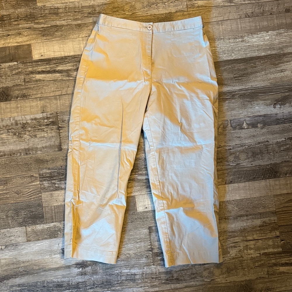 Liz Claiborne Light Tan Cropped Pants / DG114